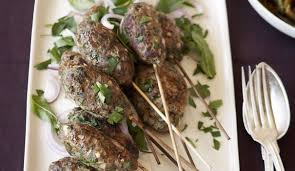 Epingle Sur Brochettes De Viande A La Plancha