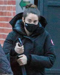In july 2020, rodgers and nascar driver danica patrick called it quits after several years together. Shailene Woodley Ist Ohne Ring Inmitten Einer Uberraschenden Verlobung Mit Aaron Rodgers Zu Sehen Aktuelle Boulevard Nachrichten Und Fotogalerien Zu Stars Sternchen