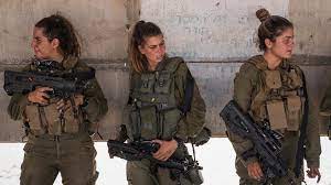 Israelische soldatin verteidigt fotos mit gefangenen. Hacker Spionieren Soldatinnen Israels Per Flirt App Aus
