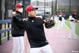 김하성(25·키움)과 나성범(31·nc)이 2021시즌을 앞두고 나란히 mlb(미 프로야구) 포스팅(비공개 경쟁 입찰)을 신청하며 미국 무대에 도전장을 던졌다. ê¹€í•˜ì„±ê³¼ êµê° ê°•ë°±í˜¸ ìµœê³  ì„ ìˆ˜ í–¥í•´ ë„ì „ ì¤'ì•™ì¼ë³´