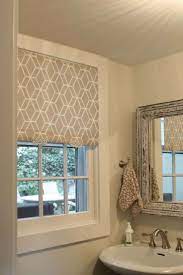 Scegli tende bagno che coprano interamente la finestra, lasciando comunque filtrare la luce esterna. Scegliere Le Tende Per Il Bagno Foto Design Mag