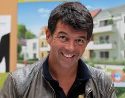 Stéphane plaza passe ses journées à trouver des appartements à des français ou à les aider à vendre leur maison. Bretagne Une Maison A Vendre Sur Le Littoral Stephane Plaza Veut Vous Aider Actu Morbihan