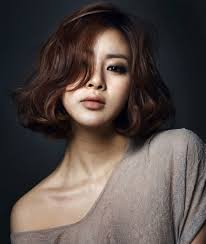Instead of dying your hair a platinum blonde, try out this gorgeous light brown color. Korean Short Hair With Bangs Curly Bpatello