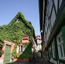 Für familien, die in quedlinburg ein haus kaufen möchten, ist nicht nur der gegenwärtige es kann sich also lohnen zu erwägen, ob man nicht in quedlinburg ein haus kaufen sollte. Quedlinburg Verliebt In Das Verkommenste Haus Welt