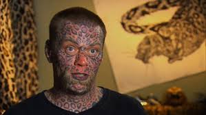 El extraño caso de Larry, el hombre leopardo que tatuó todo su cuerpo