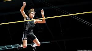 Jun 05, 2021 · indianapolis though she cleared the bar without much trouble on her first two attempts at saturday's girls state track and field meet, center grove pole vaulter taylor jarosinski didn't feel like. New Pole Vault World Record Set At Over 6 Meters News Dw 08 02 2020