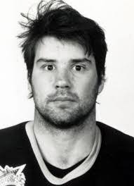 Alex Nikolic's Instagram, Twitter & Facebook