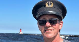 Grandson pays tribute to lighthouse keeper grandfather as Menominee's tours  resume