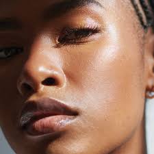 Iris Apatow May Just be the Next Big Beauty Star in the Making