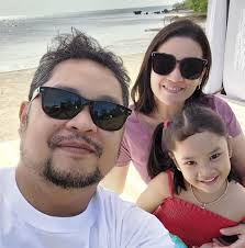 Would you pay 20.000 dollars for a John Frusciante official signature  Stratocaster? Source Flat-Pirate6595