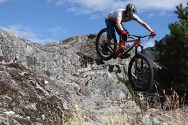 The 2021 trek slash 9.8 is a beast of an enduro bike. Review The 2021 Trek Slash Eats Up Rough Trails With Big Wheels Long Travel And A Stiff Build Bikerumor