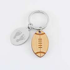 Porte Cle Rugby Personnalise Medaille Acier Gravee Et Breloque Bois Porte Cle Porte Cle Personnalise Porte Cle Grave
