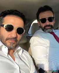 أجمل إطلالات النجوم بأسلوب كاجوال. Ø£Ø­Ù…Ø¯ Ø­Ù„Ù…Ù‰ ÙŠØ·Ù„Ø¨ ØªØ¹Ù„ÙŠÙ‚Ø§ Ø¹Ù„Ù‰ ØµÙˆØ±Ø© Ù…Ø¹ ÙƒØ±ÙŠÙ… Ø¹Ø¨Ø¯ Ø§Ù„Ø¹Ø²ÙŠØ² ÙˆÙ…Ù†Ù‰ Ø²ÙƒÙ‰ Ø£ÙØ¶Ù„ 2 Ù…Ù† Ø£ØµØ¯Ù‚Ø§Ø¦Ù‰ Ø§Ù„ÙŠÙˆÙ… Ø§Ù„Ø³Ø§Ø¨Ø¹
