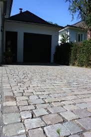 Hofeinfahrt Mit Original Quirrenbachgrauwacke Altstadtpflaster Von Rheingrun Gartengestaltung Altstadtpflaster Hofeinfahrt Gartengestaltung
