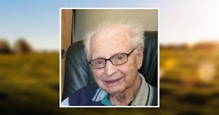 Halie Russell's Instagram, Twitter & Facebook