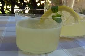 Shutterstock cosa ti serve al fine di preparare una soda a casa, avrete bisogno di: Limonata Fatta Casa Le Ricette Di Dolci It