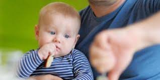 Un manuale che insegna ai genitori come impostare correttament. Prime Pappe A 4 Mesi Di Eta Per L Alimentazione Del Bambino Bimbisaniebelli It