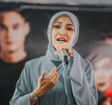Ntah apa yang ku rasa setelah datang dia waktu kau dan aku. Kali Kedua Lirik Nabila Razali
