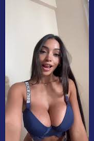 Hot TikTok busty fit babe (gif) · Pandesia World