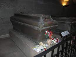 Pin On Tombs Of Great People Through History