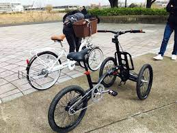 三輪自転車の参考として２台を試乗してみました １台はフランス代表おしゃれなkiffy もう１台は日本代表ママチャリ バンビーナ kiffyは見た目も かっこいいガッシリ系 色のせい バンビーナは ほぼママチャリ カ 自転車 フランス代表 三輪