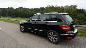 Suvs, sedanes, coupés, hatchbacks, roadsters, convertibles, vanes y más. Daimler Ordered To Recall Thousands Of Mercedes In Germany Over Emissions Cheating Report News Dw 22 06 2019