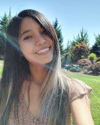 Danielle Huck's Instagram, Twitter & Facebook