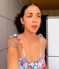 Mulher viraliza com relato sobre exposição de foto de jovem nua em grupo de  WhatsApp com cem pessoas