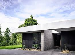View all of our other stock on www.somertoncarsales.com.au we accept all major credit cards L Shaped Modern House In Melbourne By Inform Design