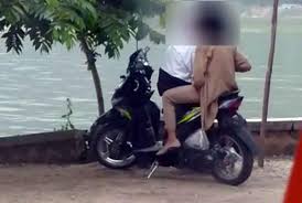 Lebih tepatnya, danau ini berada di perbatasan antara ponorogo dan juga kabupaten madiun. Video Pasangan Remaja Mesum Di Telaga Ngebel Ponorogo Jadi Viral Republika Online