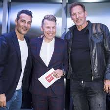 Hier definiert axel kahn den weg zu ihrem ganz persönlichen erfolg und spiegelt männer auf ihrem im rahmen der pixx lounge in stuttgart am 14. Tv Star Erol Sander Neubeginn Mit Kind Kegel Und Hunden In Promi Region Sudlich Von Munchen Stars