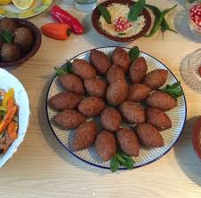Jetzt ausprobieren mit ♥ chefkoch.de ♥. Rezept Fur Kibbeh Syrische Spezialitat Rezept Syrisches Essen Kibbeh Rezept Kofte Rezept