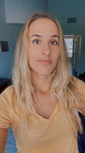 Kelly Carlock's Instagram, Twitter & Facebook