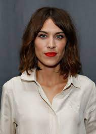 How To Style Side Swept Bangs Like 30 Of The Chicest Celebrities Alexa Chung Haircut Alexa Chung Hair Alexa Chung