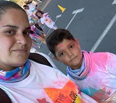 Povestea lui Eric, de 7 ani, dependent de insulină. Când senzorul piuie, la  antrenamentul de fotbal ori la școală, mama lasă totul și fuge să regleze  glicemia