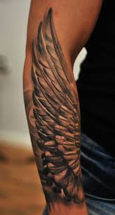 1001 Coole Und Inspirierende Flugel Tattoo Designs Und Ihre Beudetungen Engelsflugel Tattoo Flugel Tattoo Armeltatowierungen