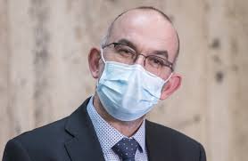 Ministr zdravotnictví jan blatný (za ano) v české televizi oznámil, že kvůli britské mutaci bude možná nutné zavést povinné respirátory v mhd. Klicovy Patek Blatny Ukaze Tabulku Kdy Se Cesko Vrati Do Normalu Tn Cz