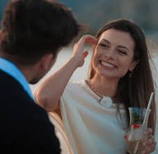 Abc after the frank discussion between the two, katie proceeds with the cocktail hour. Datingshow Bachelorette Folge Zwei Und Sie Schmeisst Den Favoriten Raus Welt