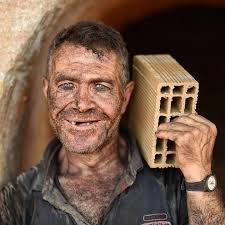 Dünya Kenti", "Medeniyetler Beşiği", "Binbir Kilise" ve "40 Kapılı Şehir"  Ani Antik kent Kars; Kars'tan 42km uzaklıkta Ocaklı Köyü'nde yer alan Ani  Tarihi Kenti gerçek bir tarihi hazine. 10. yüzyılda Ermeniler tarafından