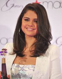 Pin By Rachel Perez On Hair Selena Gomez Hair Medium Hair Styles Hair Lengths