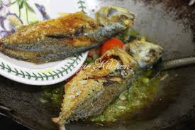 Perpaduan rasa asin ikan dan pedasnya cabe membuat aroma rasa sambel ini sangat. Ikan Goreng Berlado Hijau Mudah Dan Sedap Azie Kitchen