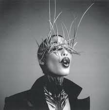 Black And White Crown Photography Photographer Malcom Venville Styling Giannie Couji Make Up Topolino Hair By Barnabe Arte Incidente