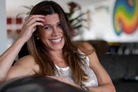 2 começou a carreira aos 20 anos, em 1983, no gallery, apadrinhada pelo proprietário da. Mcxawjfzw 6jum