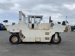 Caterpillar PS300B Pneumatic Roller