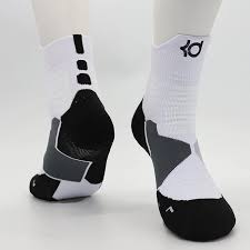 The nets new star is focused on his recovery and elated to be since june 10, when durant crumpled to the floor with a ruptured achilles, halting game 5 of the. Erwachsene Grosse Mittlere Waden Crew Socken Kevin Durant Grosse Basketball Player Stern Logo Weiss Marke Sport Socken Professionelle Freeshipping Men S Socks Aliexpress