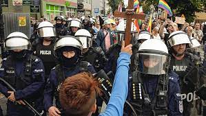 Polandia, sehingga menjadi organisasi nirlaba yang profesional. Poland Is Home To Over 100 Lgbt Free Communities Der Spiegel