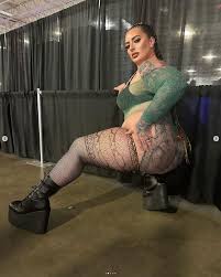 Miss Thick n Tatted-busty alt BBWs feature-a vision of tattooed perfection