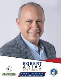 El regidor Robert Arias dijo...