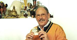Er stand mehr als 80 jahre lang auf bühnen und vor kameras und galt zuletzt als der älteste noch aktive schauspieler der welt. Herbert Kofer Acht Thesen Uber Die Ddr