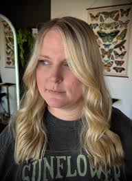 I have one more color opening left for this year! 👀✨ shoot me a PM and get  scheduled for that holiday hair! 😊🩷